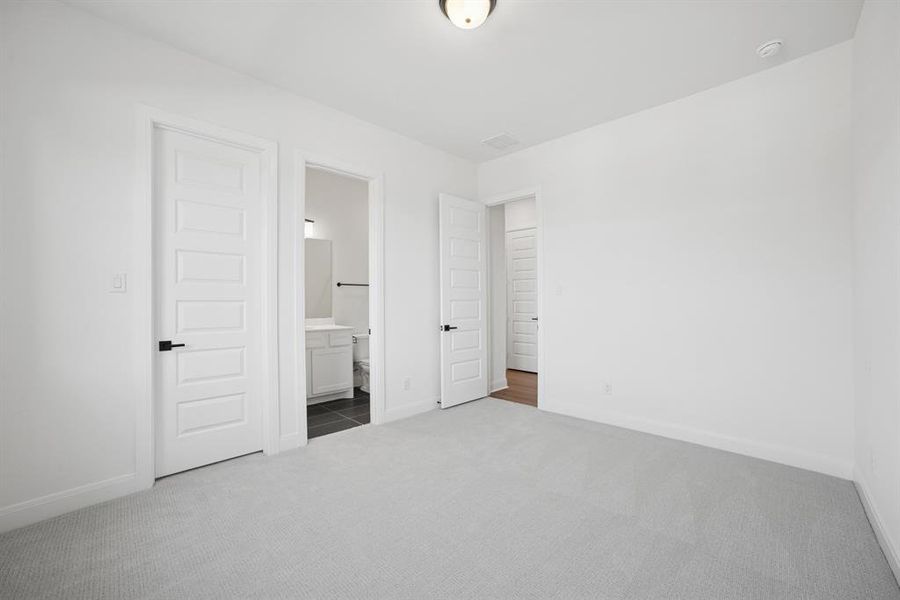 Spacious, unfurnished interior of a new home in Terraces – Estates, Rockwall (Image 18).