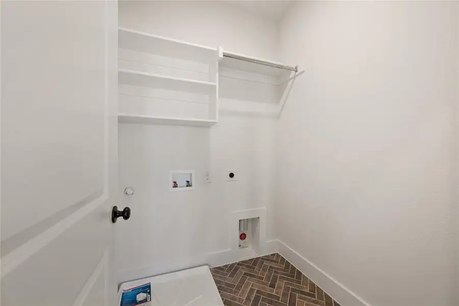 Spacious, unfurnished interior of a new home in Talia, Mesquite (Image 26).