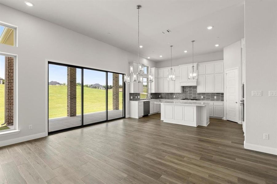 Spacious, unfurnished interior of a new home in Las Brisas at Stoney Creek, Sunnyvale (Image 27). Spacious, unfurnished interior of a new home in Las Brisas at Stoney Creek, Sunnyvale (Image 27).