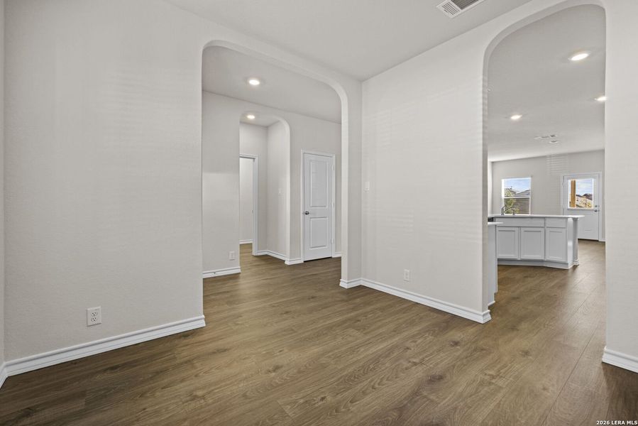 Spacious, unfurnished interior of a new home in Redbird Ranch, San Antonio (Image 12).