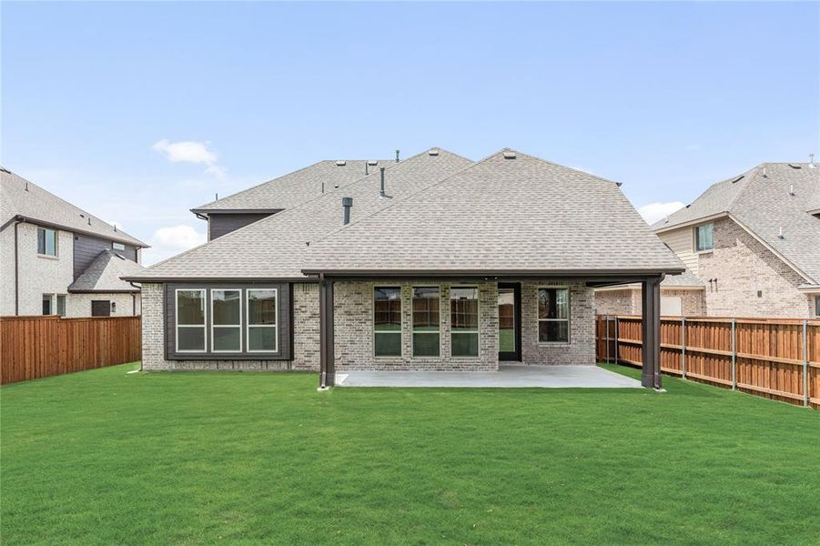 Exterior details and patio area of a home in Mosaic, Celina (Image 4).