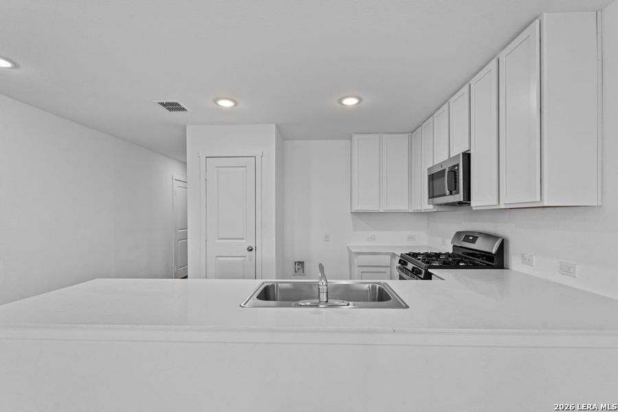 Furnished interior view inside a new home in Friendship Oaks, Fredericksburg (Image 9).
