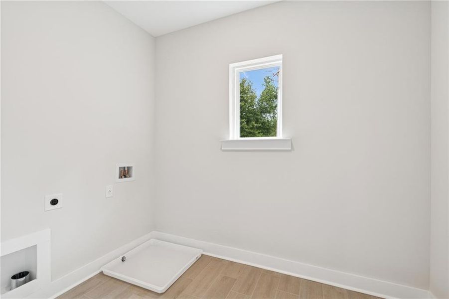 Spacious, unfurnished interior of a new home in Settingdown Farms, Cumming (Image 14).