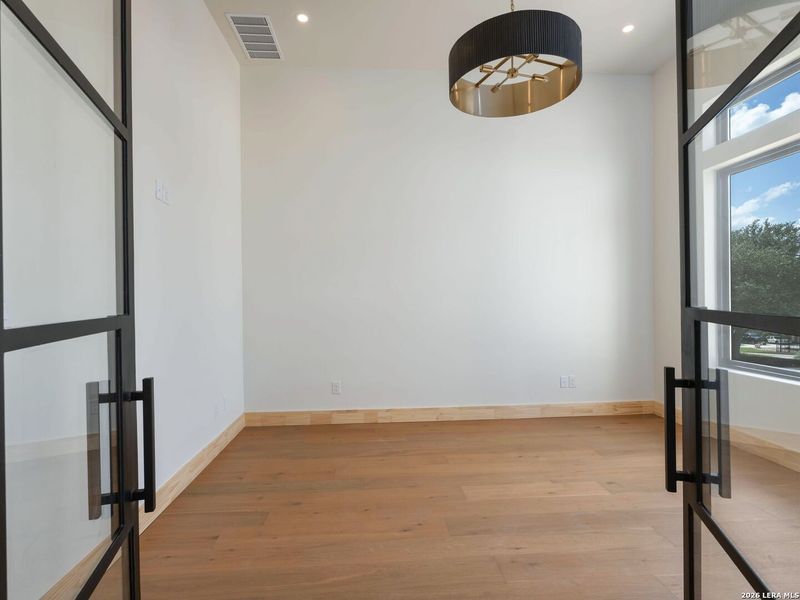 Spacious, unfurnished interior of a new home in , San Antonio (Image 41).