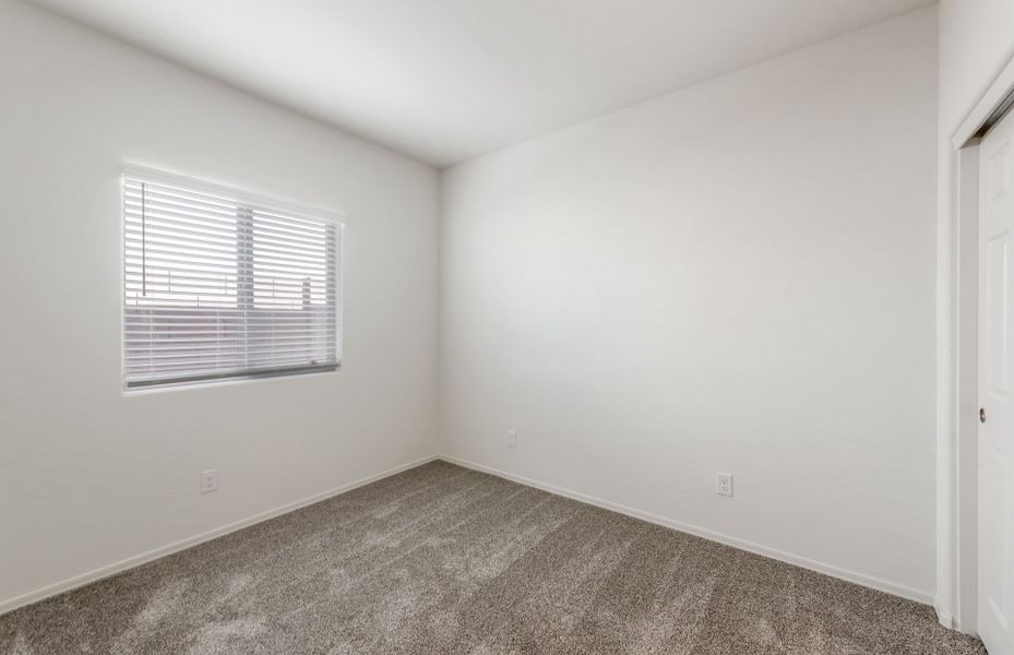 Spacious, unfurnished interior of a new home in Copper Falls, Buckeye (Image 13).