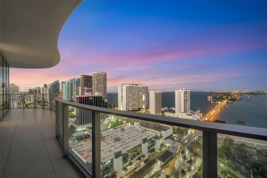 Condo located in Miami, FL showcasing its design and architecture (Image 5).