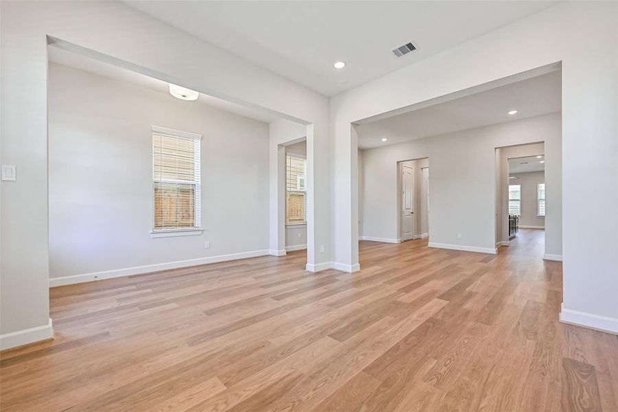 Spacious, unfurnished interior of a new home in Pearland Old Townsite, Pearland (Image 31).