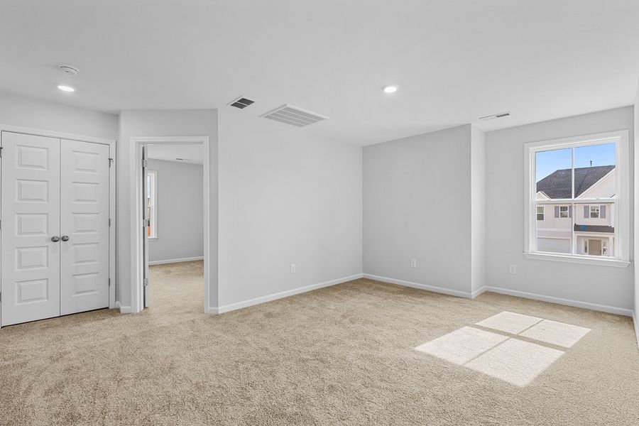 Spacious, unfurnished interior of a new home in Hanes Lake, Winston-Salem (Image 32).