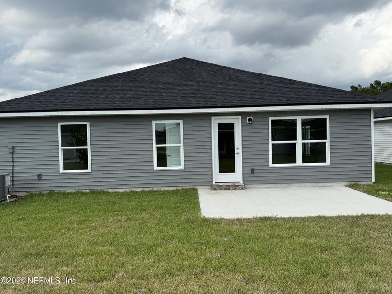 Exterior details and patio area of a home in Summerglen, Jacksonville (Image 3).