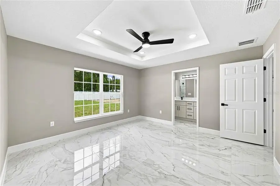 Spacious, unfurnished interior of a new home in , Ocala (Image 14).