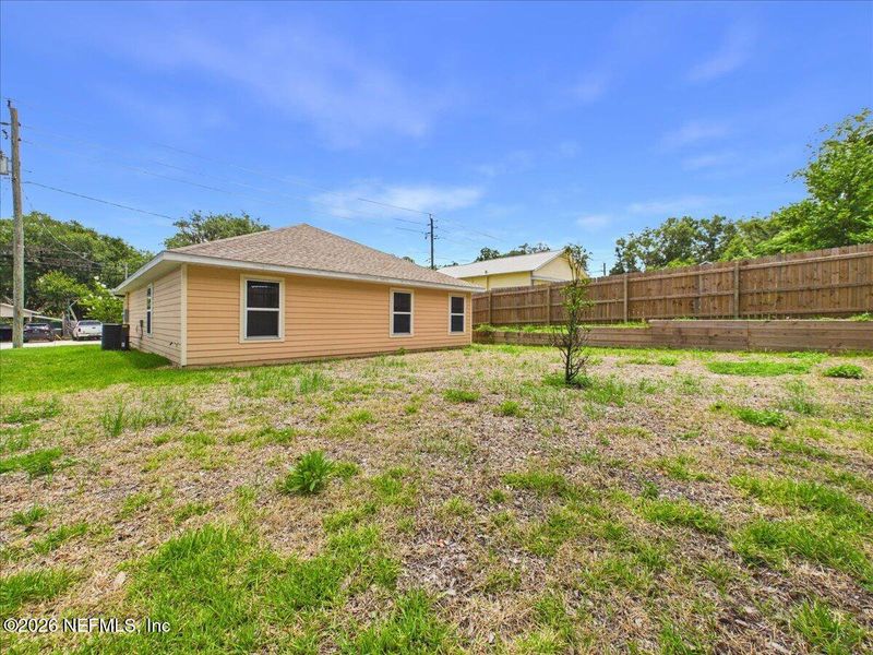 Exterior details and patio area of a home in , Palatka (Image 17).