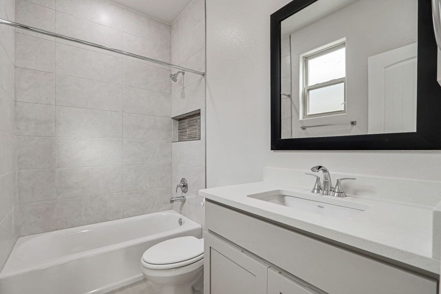 Furnished interior view inside a new home in Emerald Estates, Horizon City (Image 12). Furnished interior view inside a new home in Emerald Estates, Horizon City (Image 12).