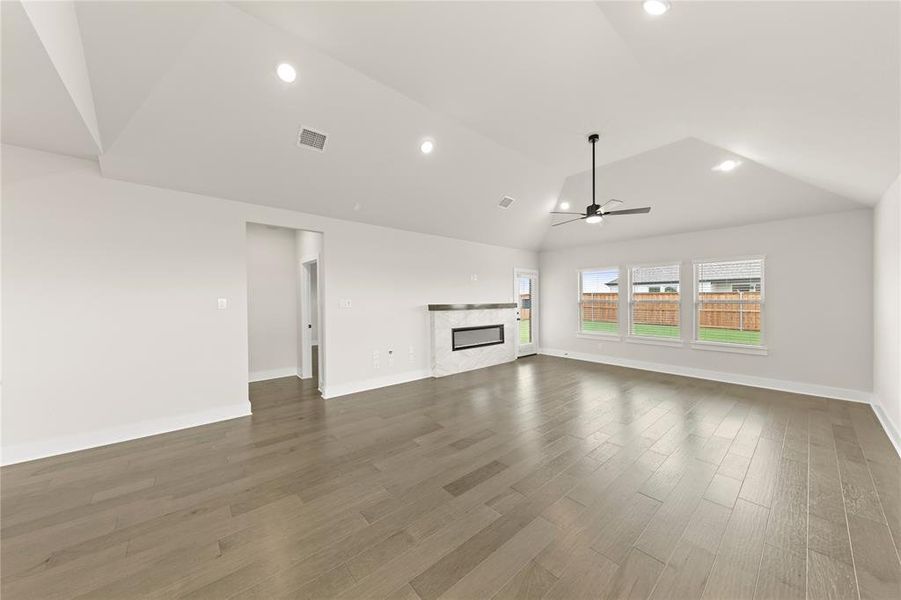 11. 2374 Bell - Dining (2) 11. 2374 Bell - Dining (2)