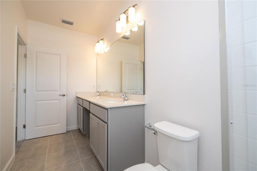 Furnished interior view inside a new home in , Orlando (Image 15).