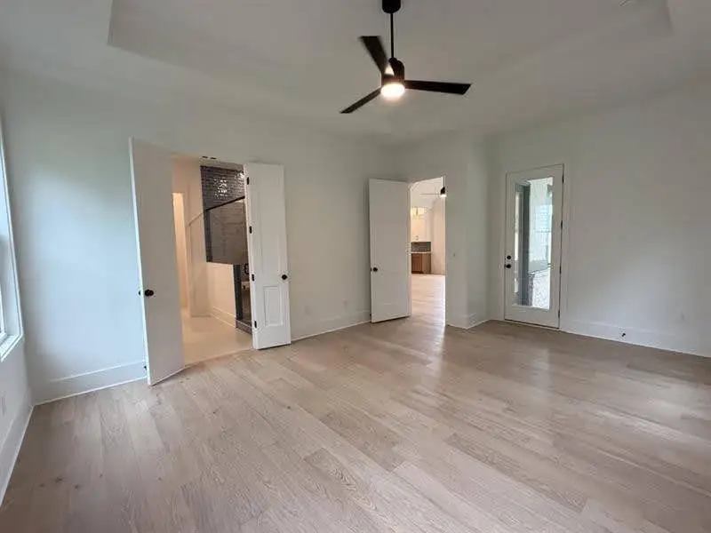 Spacious, unfurnished interior of a new home in Livingstone Park, Kennesaw (Image 27).
