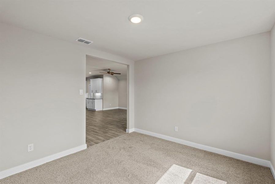 Spacious, unfurnished interior of a new home in Sandstone Estates, Granbury (Image 27).