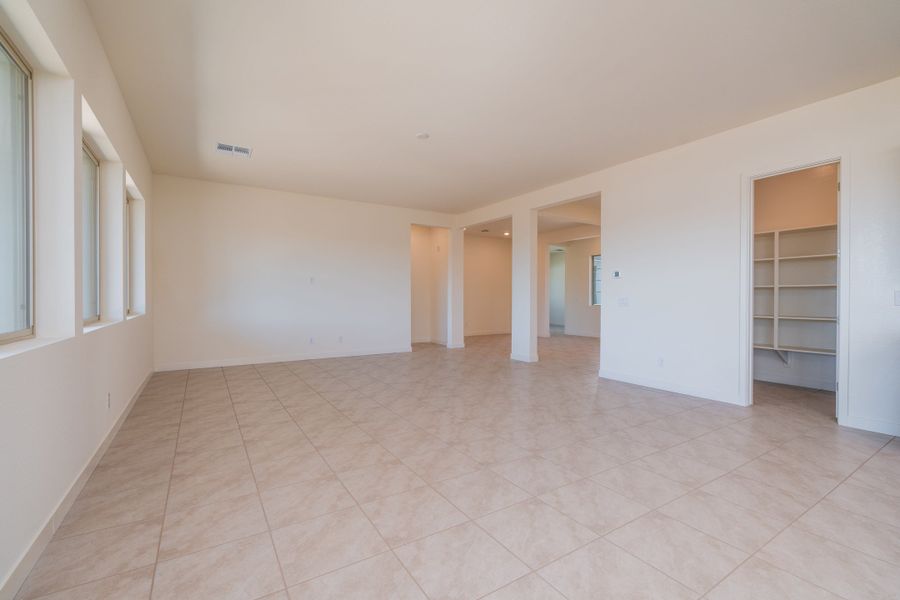 Spacious, unfurnished interior of a new home in Whispering Hills, Phoenix (Image 12).
