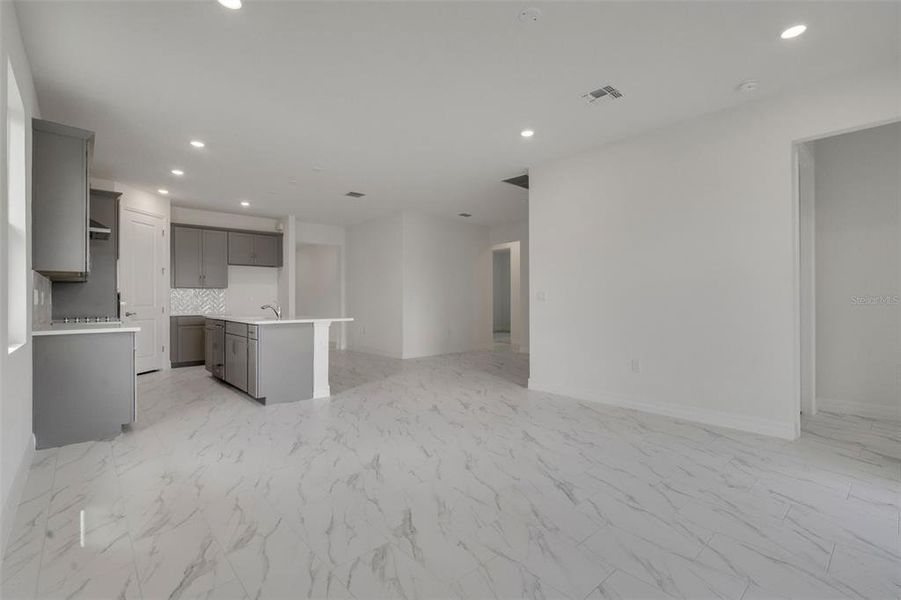 Spacious, unfurnished interior of a new home in Turnleaf, Punta Gorda (Image 26).