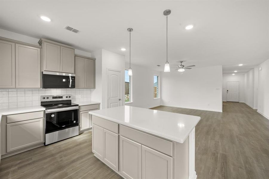 110 Honey Bee- Kitchen-5