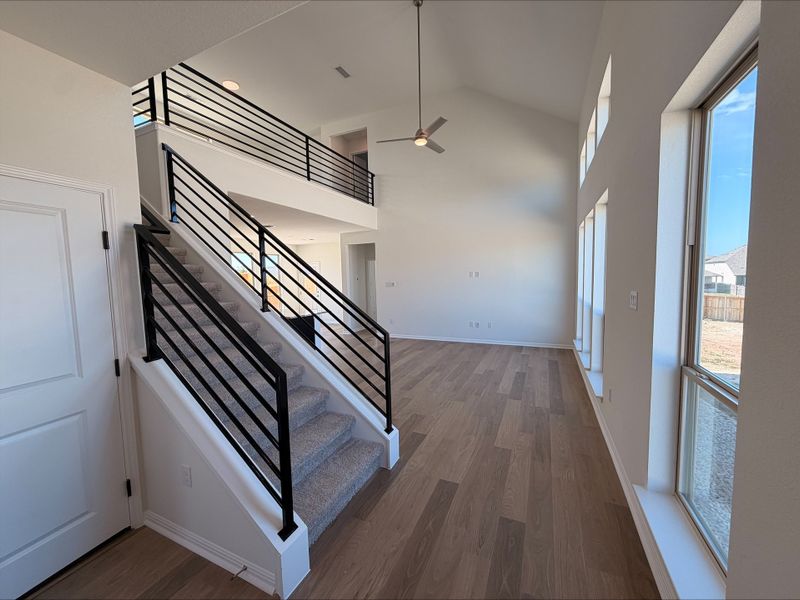 Spacious, unfurnished interior of a new home in Crosswinds, Buda (Image 7).