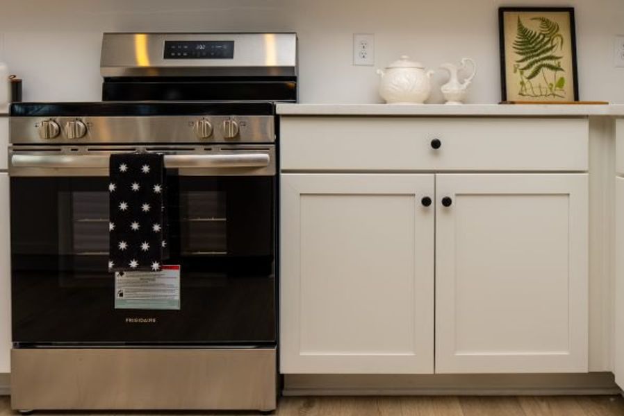 Representative interior finishes for a home built from the Graham by Piedmont Residential in Hampton Ridge, Jefferson (Image 18).