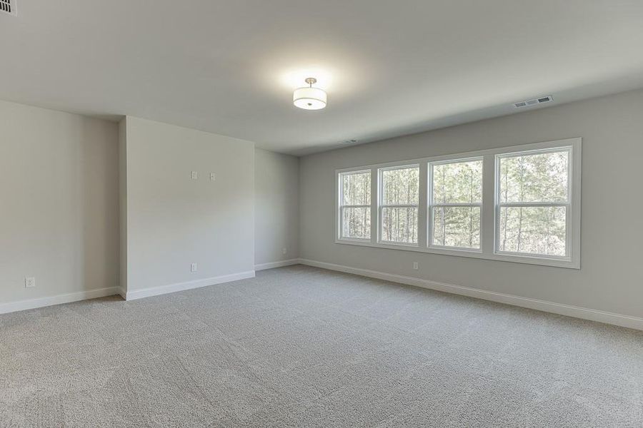 Spacious, unfurnished interior of a new home in , Bishop (Image 32).