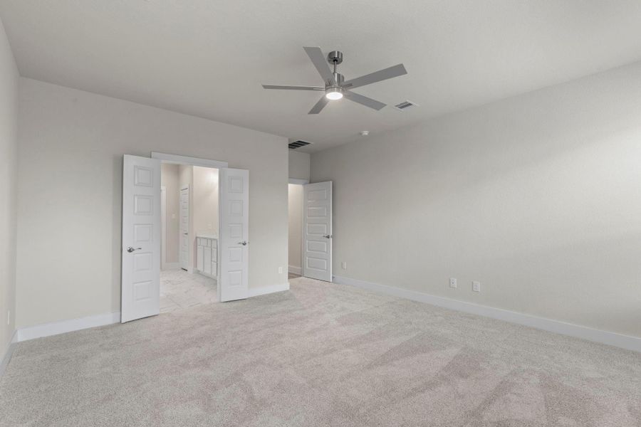 Spacious, unfurnished interior of a new home in Barton Creek Ranch, Conroe (Image 23).