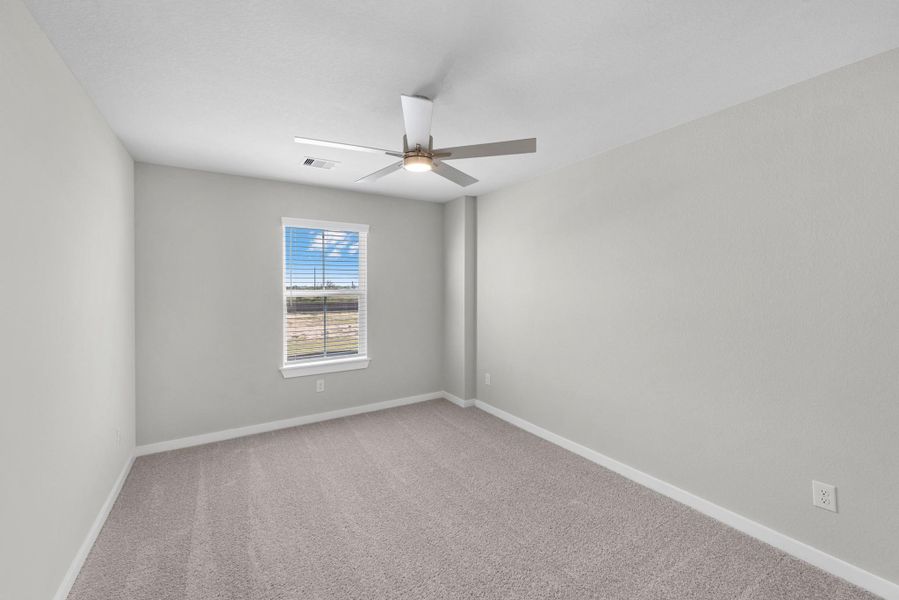 Spacious, unfurnished interior of a new home in Sunterra Lakes, Fulshear (Image 27).