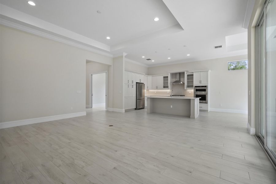 4232 Montagu Ave_Amaryllis_Lot 15_20