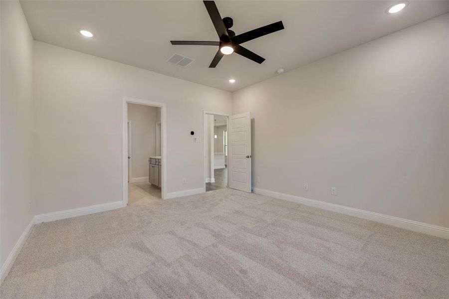 Spacious, unfurnished interior of a new home in Spiritas Ranch, Little Elm (Image 18).