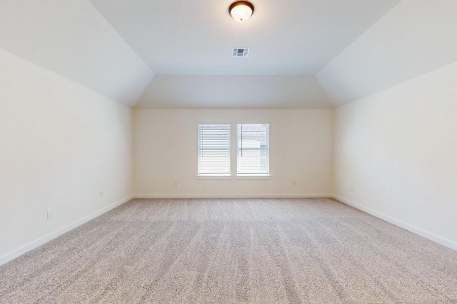 Spacious, unfurnished interior of a new home in Edgewood, Leander (Image 30).