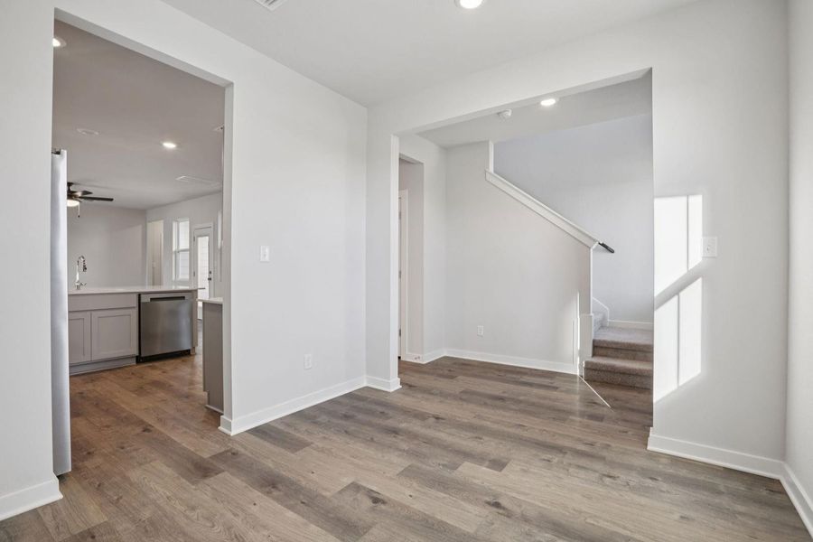 Spacious, unfurnished interior of a new home in Avery Centre, Round Rock (Image 20).