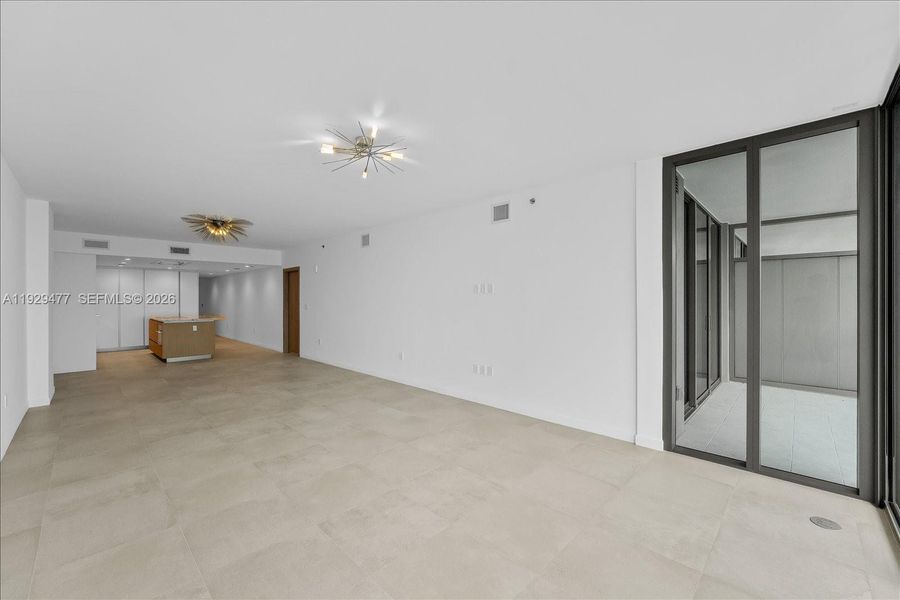 Spacious, unfurnished interior of a new home in Onda, Bay Harbor Islands (Image 19).