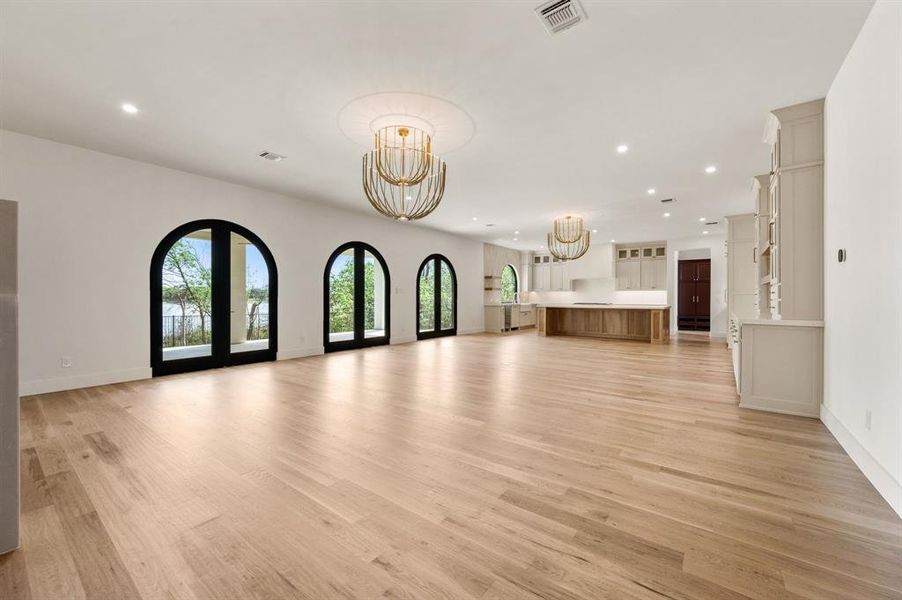 Spacious, unfurnished interior of a new home in The Resort on Eagle Mt. Lake, Fort Worth (Image 31).