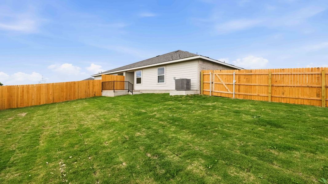 Representative exterior details of a home built from the The Magnolia by D.R. Horton in Palomino, Manor (Image 20).