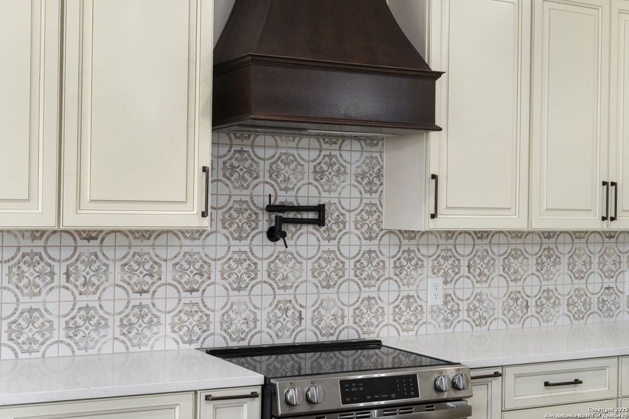 Furnished interior view inside a new home in , Floresville (Image 7).