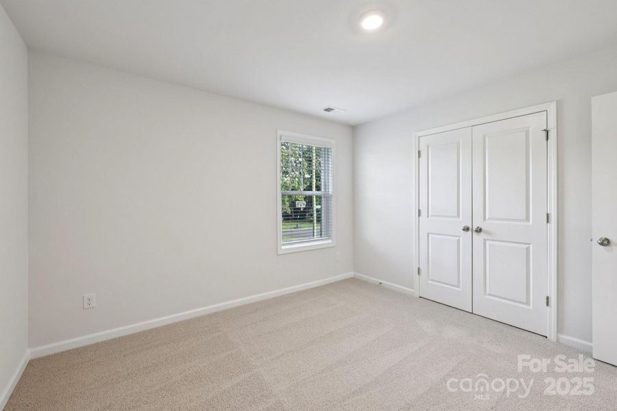 Spacious, unfurnished interior of a new home in Blackstone Bay Townhomes, Sherrills Ford (Image 10).