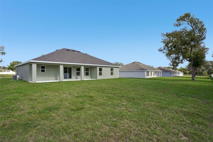 Exterior details and patio area of a home in Sable Run, Ocala (Image 15).