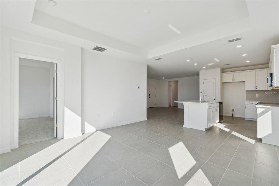 Spacious, unfurnished interior of a new home in Southpointe, Palmetto (Image 16).