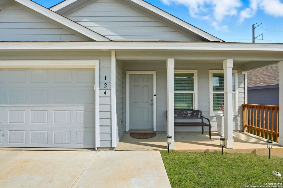 Exterior details and patio area of a home in Lodi Grove, Floresville (Image 30).
