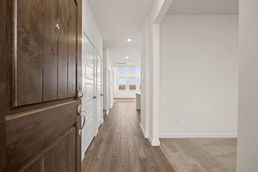 Spacious, unfurnished interior of a new home in Creekhaven, Rosharon (Image 13).