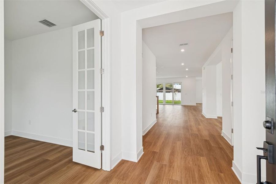 Spacious, unfurnished interior of a new home in , Tampa (Image 28).