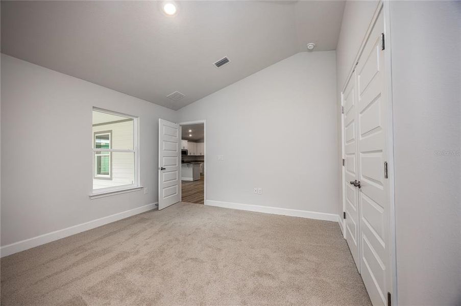 Spacious, unfurnished interior of a new home in Kirkland Farms, Alachua (Image 20).