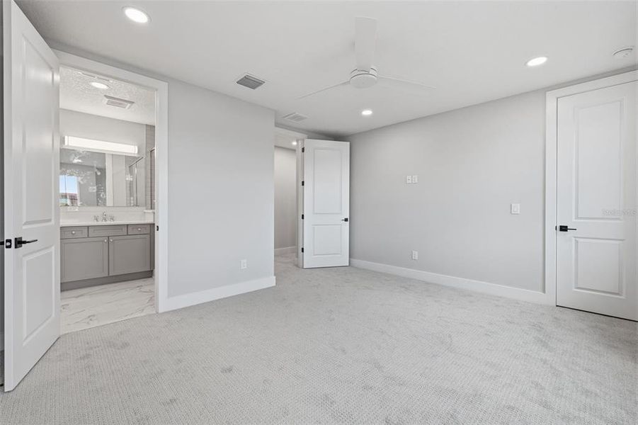 Spacious, unfurnished interior of a new home in , Tampa (Image 23).