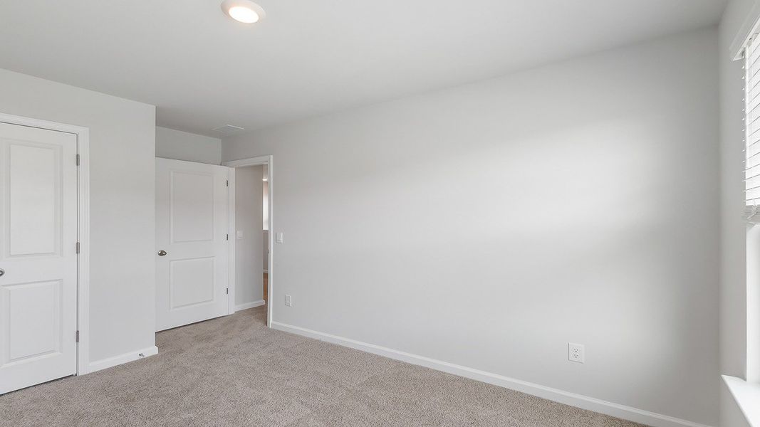 Spacious, unfurnished interior of a new home in Carolina Groves Townhomes, Moncks Corner (Image 15).