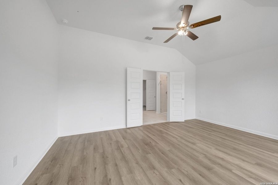 Spacious, unfurnished interior of a new home in Cinco Lakes, San Antonio (Image 35).
