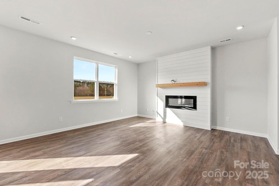 Spacious, unfurnished interior of a new home in The Meadows at Asbury Ridge, York (Image 10).