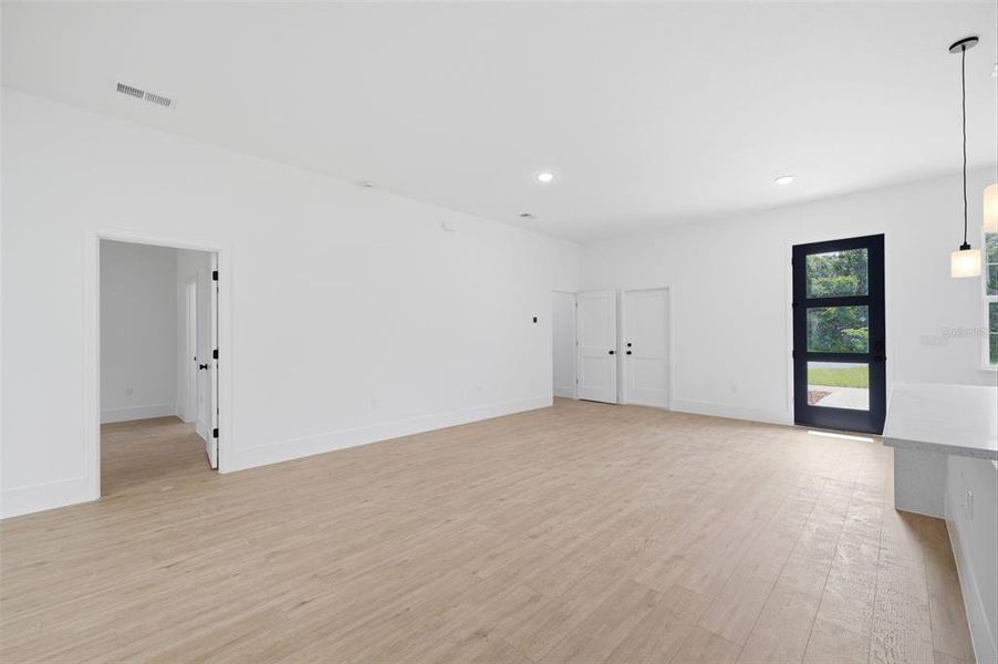 Spacious, unfurnished interior of a new home in , Ocala (Image 18).