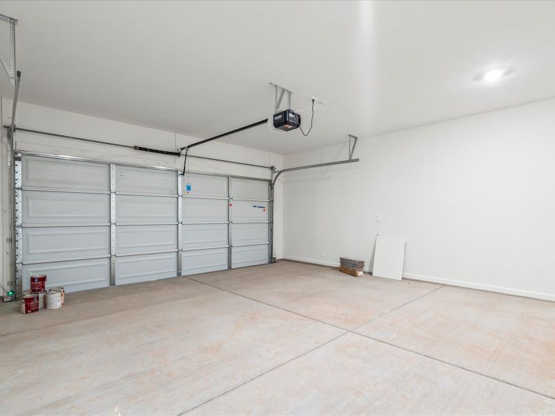 Spacious, unfurnished interior of a new home in Las Patrias at Star Valley Phase III - Signature Series, Tucson (Image 14).