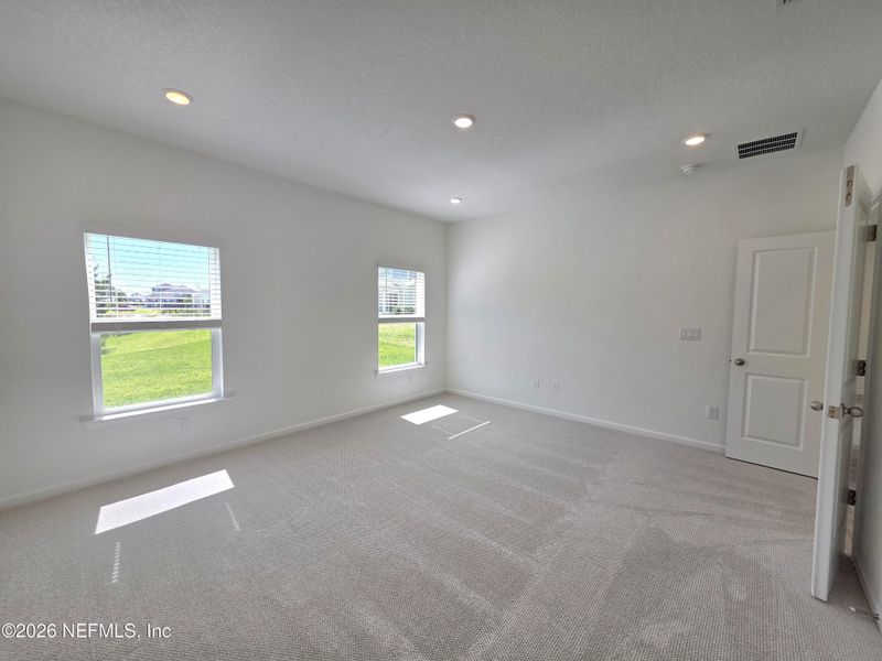 Spacious, unfurnished interior of a new home in Hyland Trail, Green Cove Springs (Image 26).